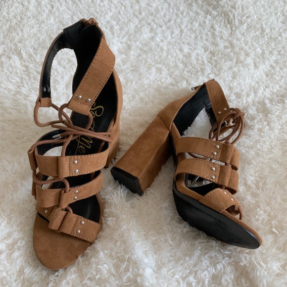 Shoes - Picture 1 of 1